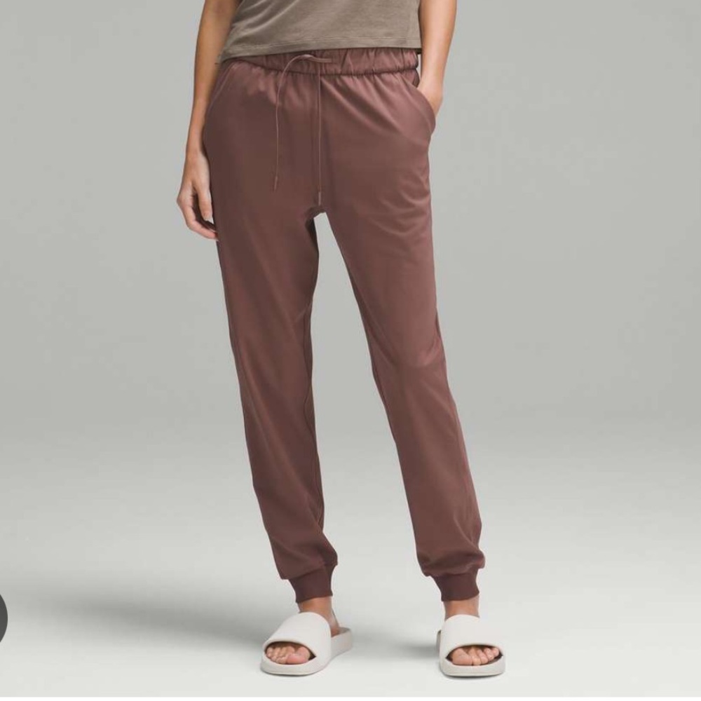 Lululemon Stretch High-Rise Joggers in Dark Oxide